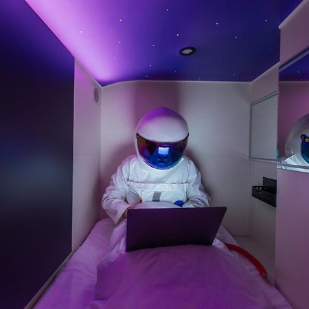 Capsule Hotel Constellation 91 Лвив Екстериор снимка
