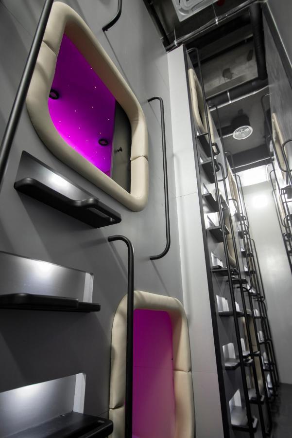 Capsule Hotel Constellation 91 Лвив Екстериор снимка