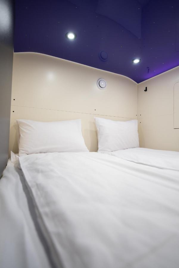 Capsule Hotel Constellation 91 Лвив Екстериор снимка