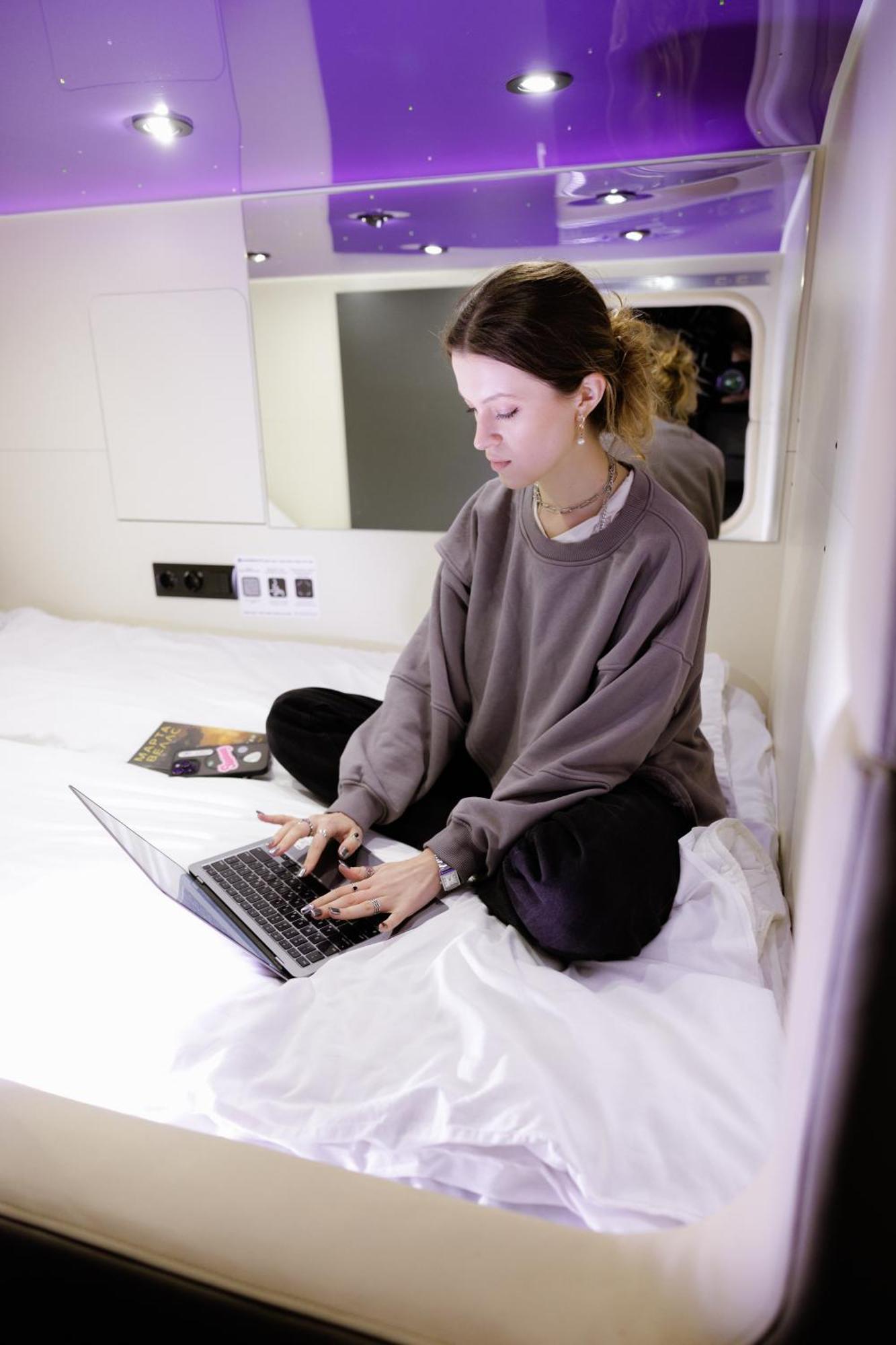 Capsule Hotel Constellation 91 Лвив Екстериор снимка