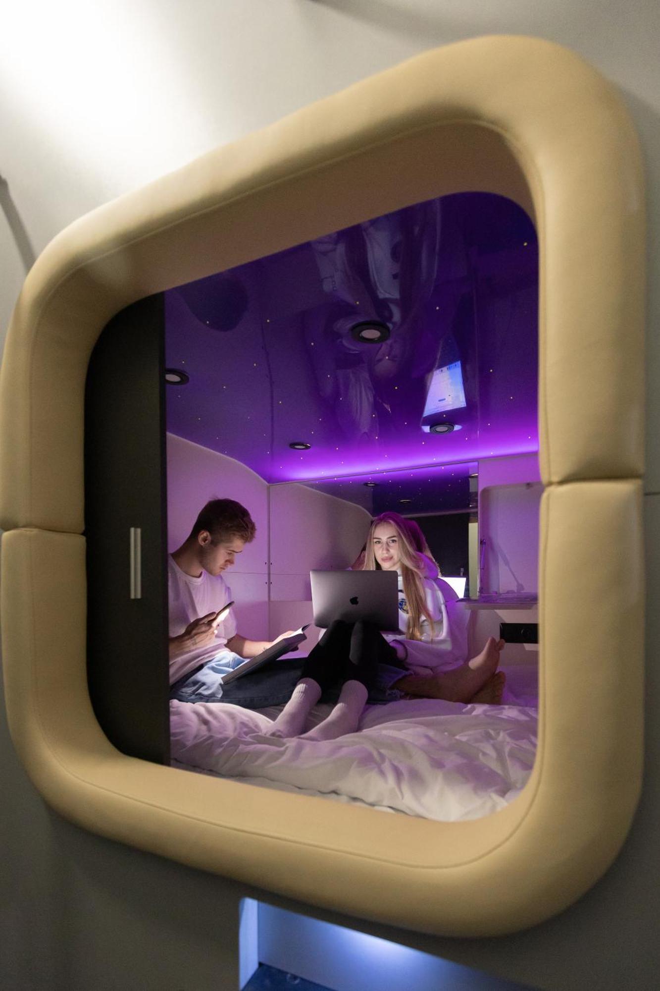 Capsule Hotel Constellation 91 Лвив Екстериор снимка