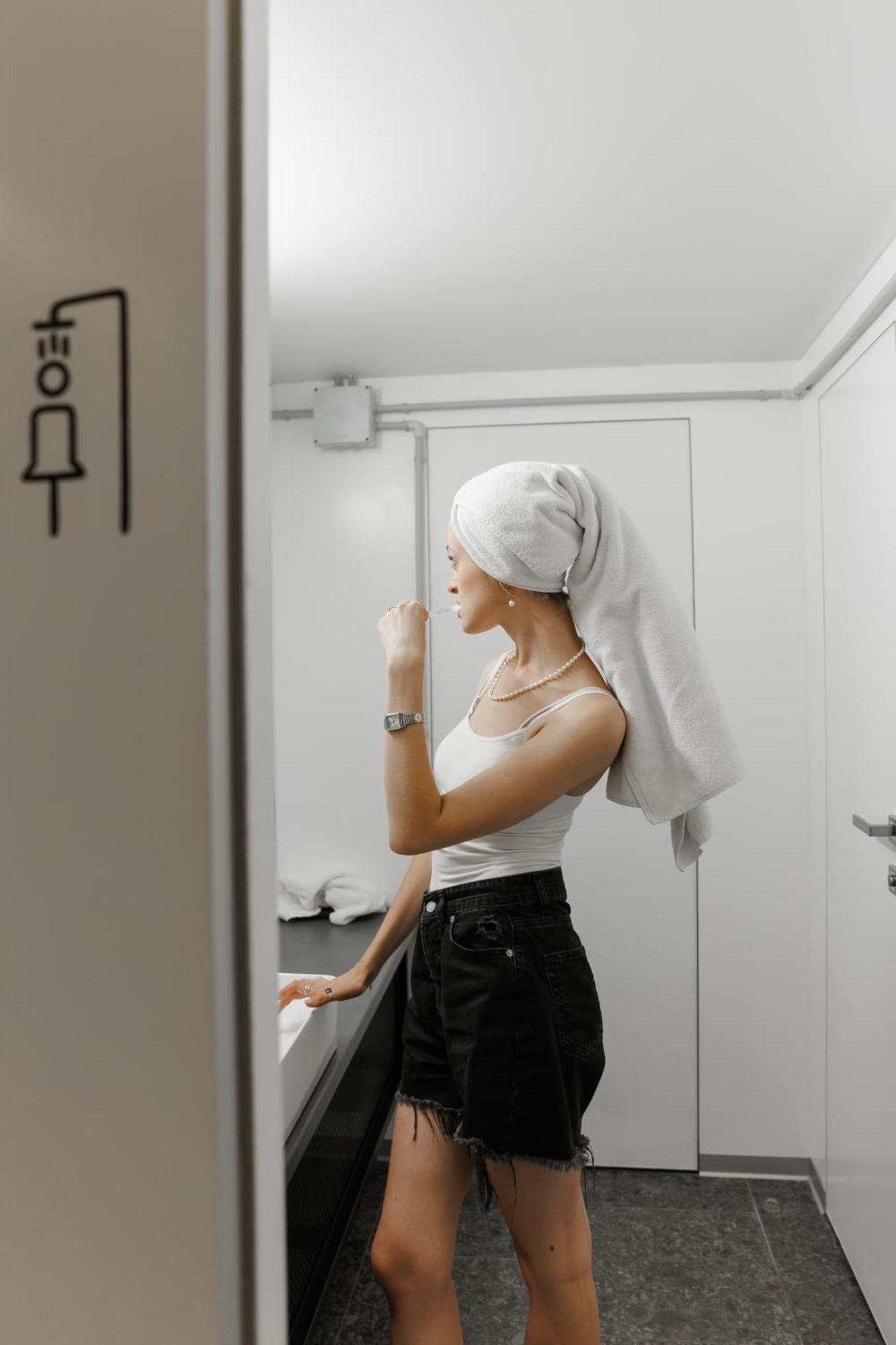 Capsule Hotel Constellation 91 Лвив Екстериор снимка