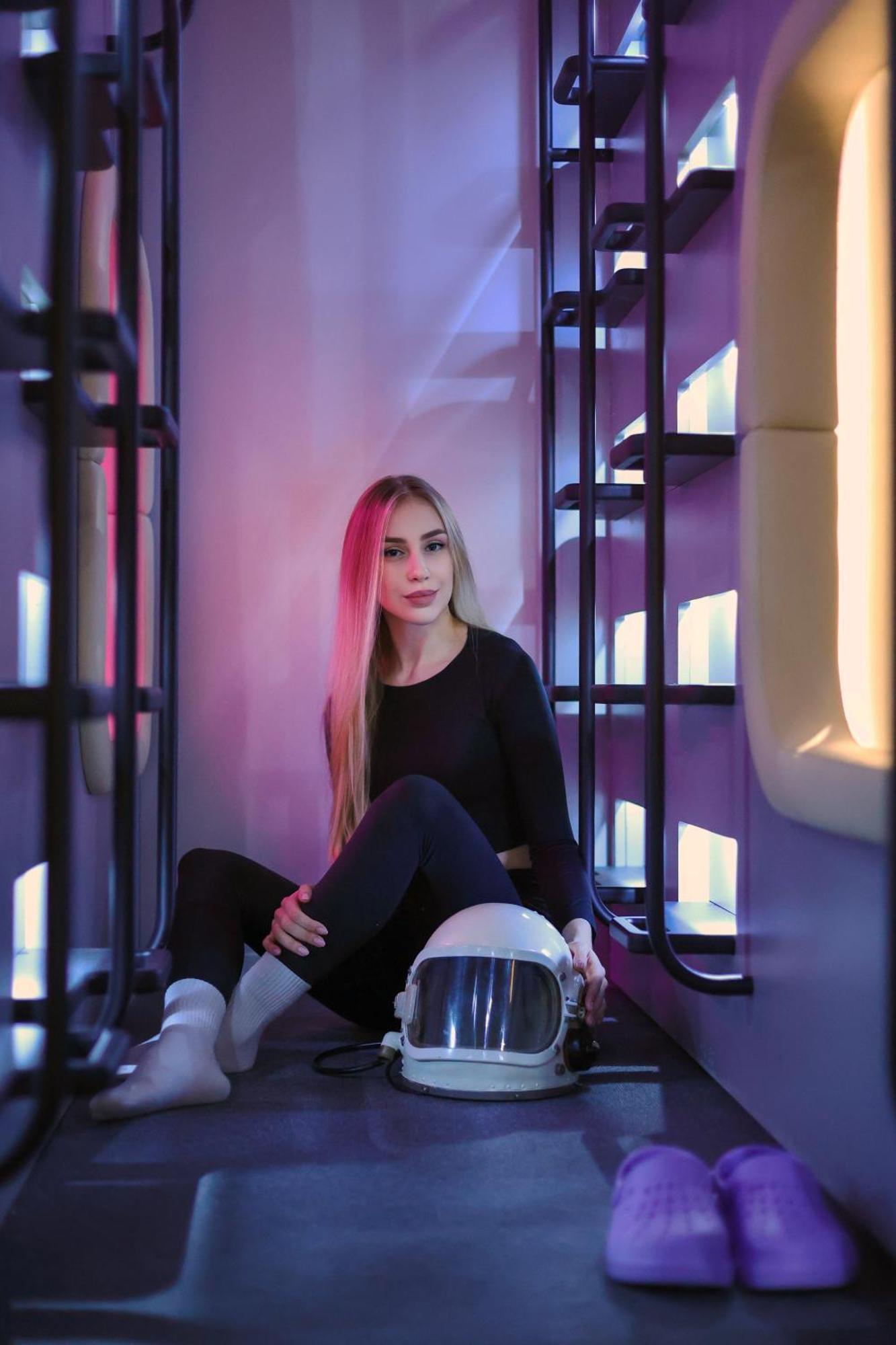Capsule Hotel Constellation 91 Лвив Екстериор снимка